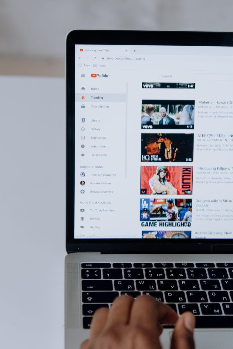 3 Benefits of Using an AI YouTube Title Generator