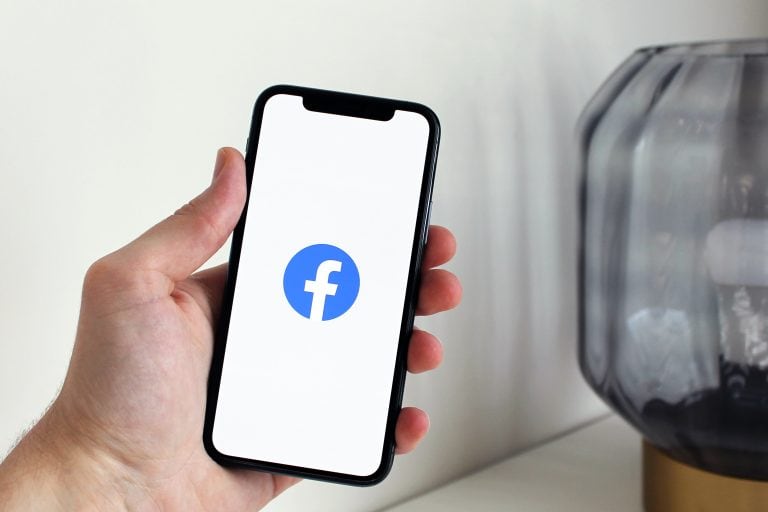 How to Stop Videos from Automatically Playing on Facebook (Phone & Desktop) 